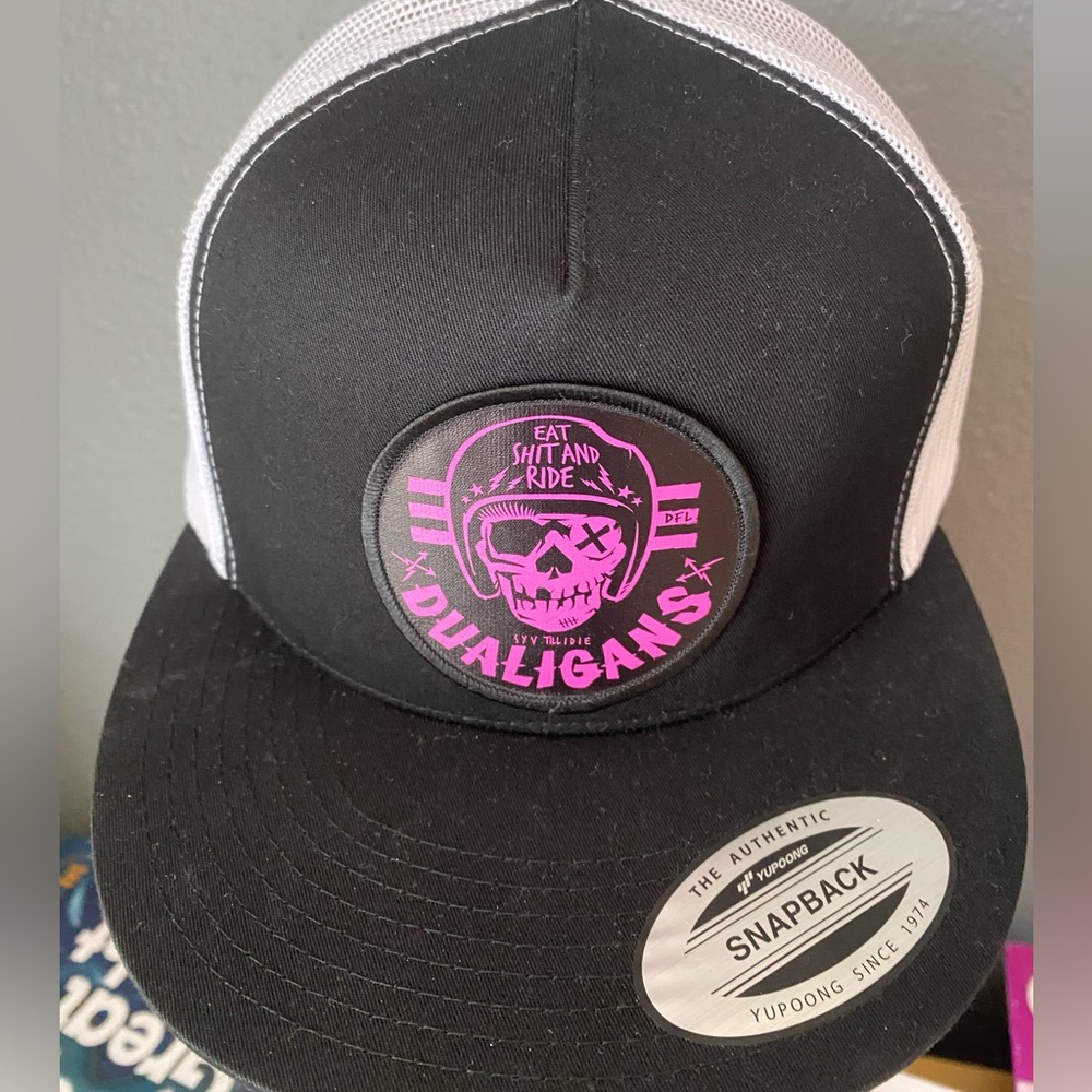 NEW Dualigans Trucker Hat